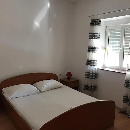 Apartment Robi *